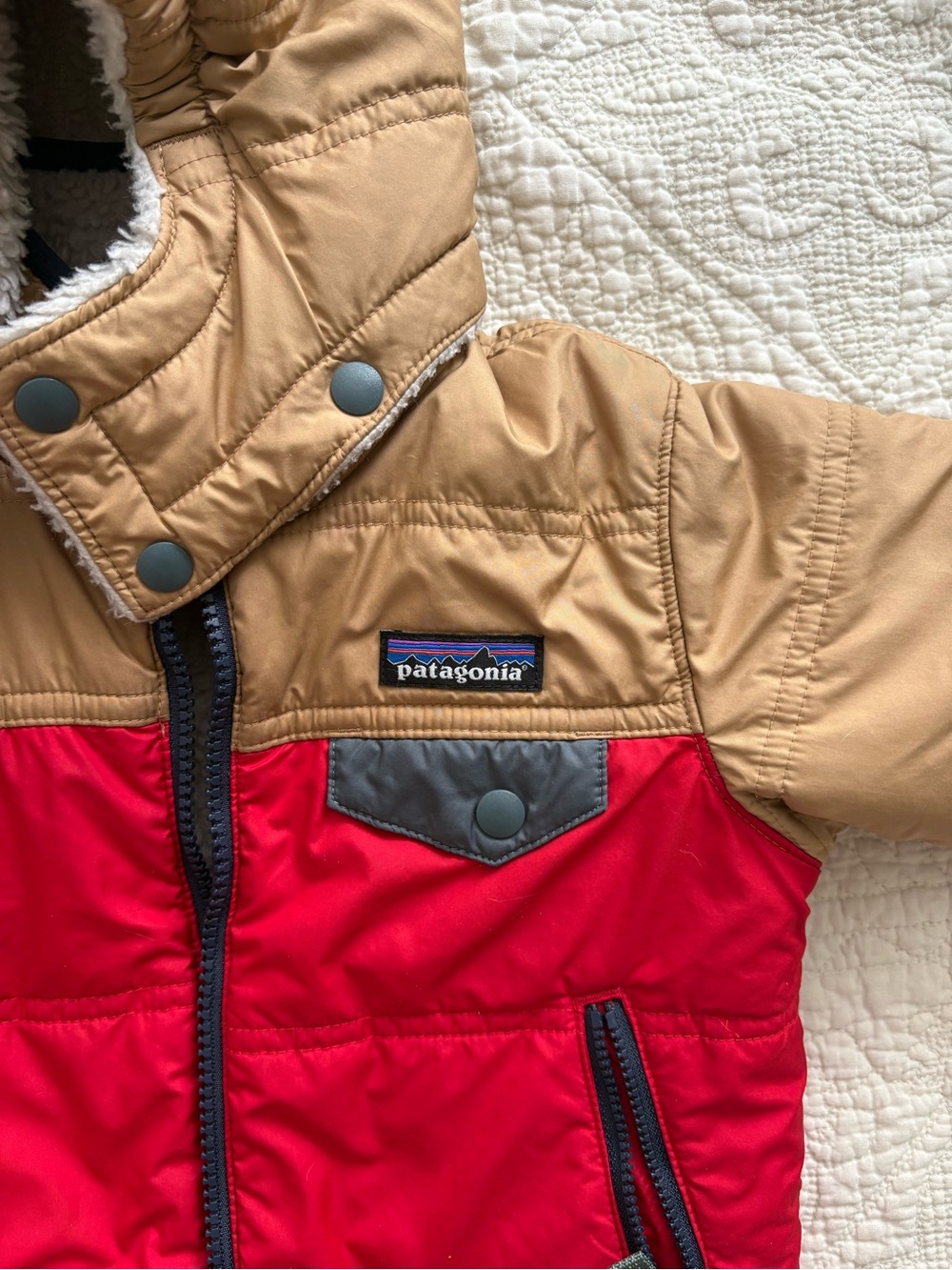 Patagonia Reversible Tribbles Hooded Jacket - 2T- Red & light gold - Picture 3 of 7